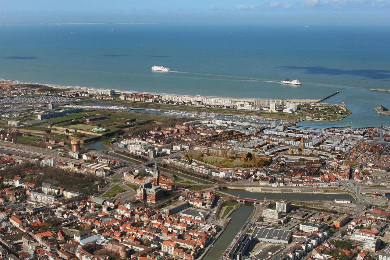 Le Familial Lägenhet Calais Exteriör bild